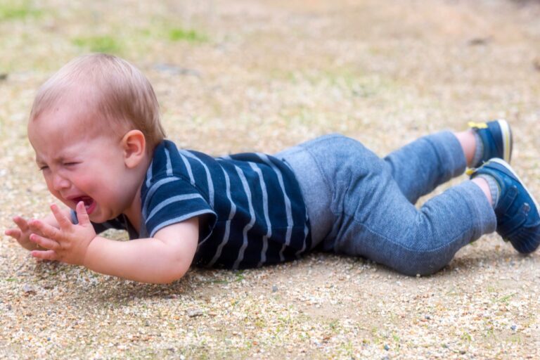 Erste Hilfe bei einem Sturz Ihres Babys