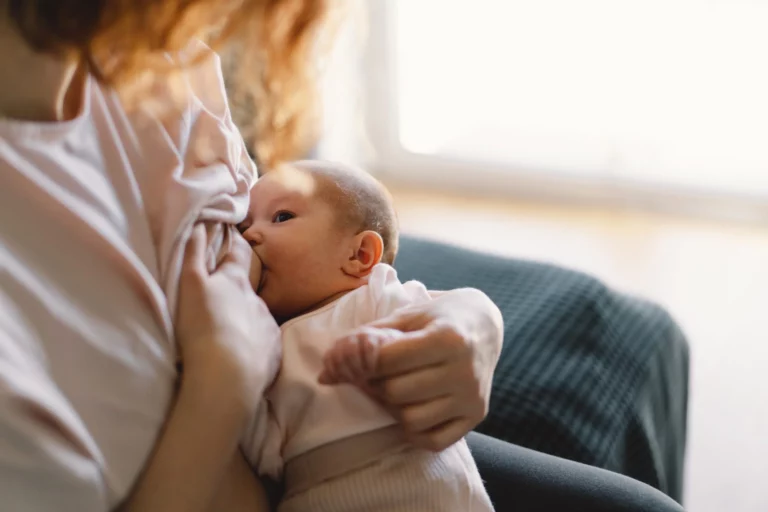 5 Tipps zum Anlegen und Stillen deines Babys
