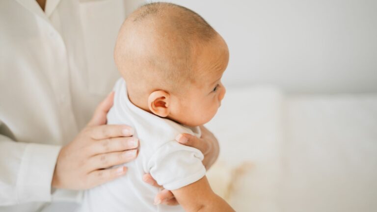Schluckauf bei Babys: was steckt dahinter?